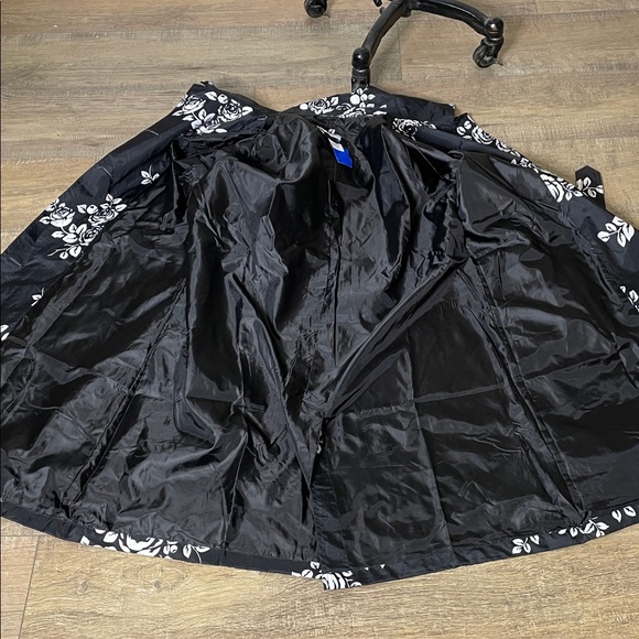 Capelli New York black and white floral print hooded RainTrench Coat - Picture 12 of 16